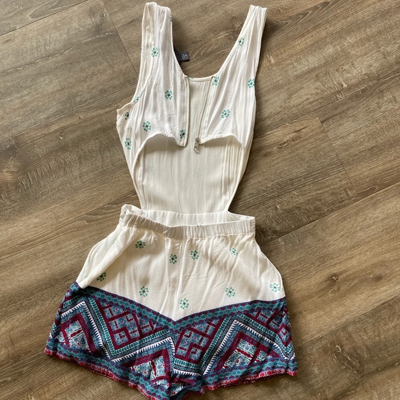 KENDALL AND KYLIE ROMPER (S) - Picture 3 of 6